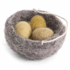Gry & Sif Nest mit gelben Eiern