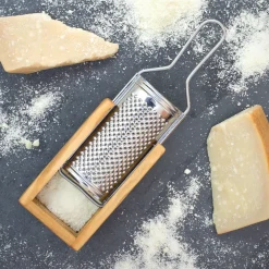 Parmesan Box mit Reibe, 15 x 7 x 8,5 cm